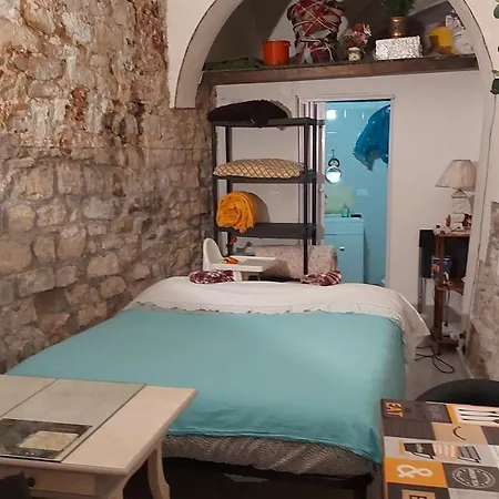 Chez La Cave Apartment *